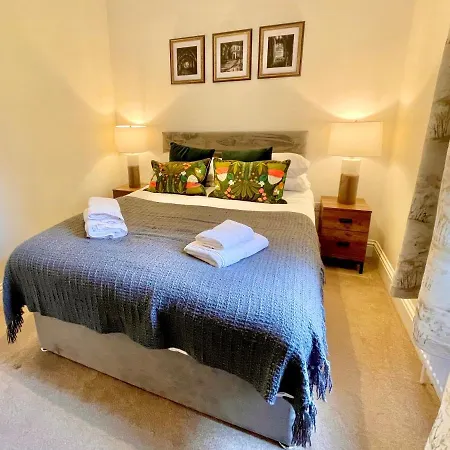 Clifford's Reach At Bluebridge Court With Free Parking Apartman