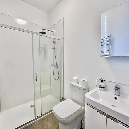 דירה Clifford's Reach At Bluebridge Court With Free Parking *