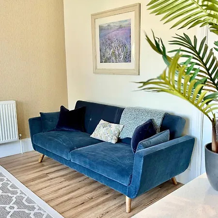 Clifford's Reach At Bluebridge Court With Free Parking *