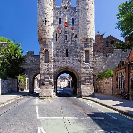 Clifford's Reach At Bluebridge Court With Free Parking