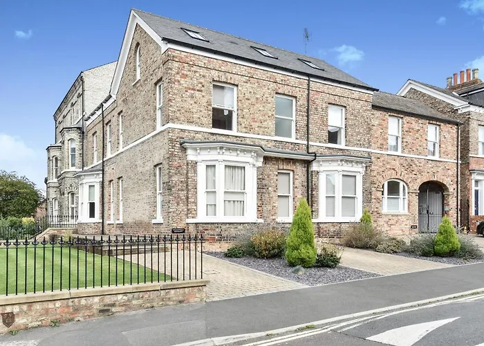 Clifford's Reach At Bluebridge Court With Free Parking