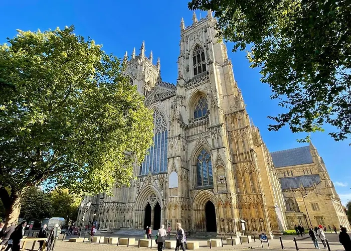 Clifford's Reach At Bluebridge Court With Free Parking *