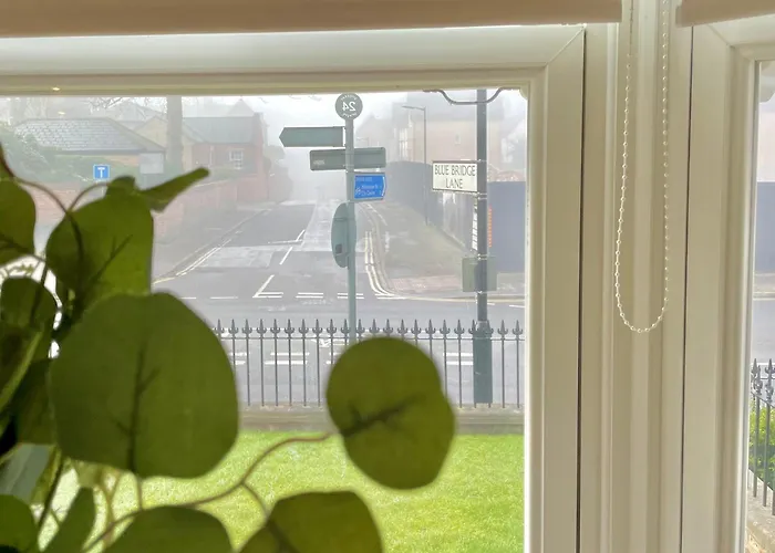 Clifford's Reach At Bluebridge Court With Free Parking