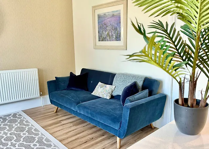 Clifford's Reach At Bluebridge Court With Free Parking *