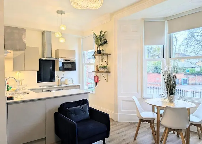 Clifford's Reach At Bluebridge Court With Free Parking *