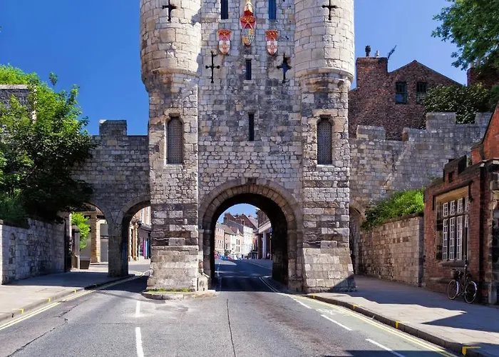 Clifford's Reach At Bluebridge Court With Free Parking