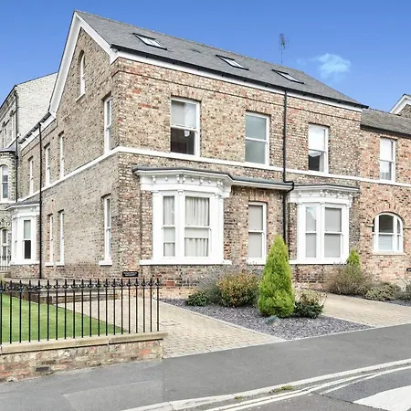Clifford's Reach At Bluebridge Court With Free Parking