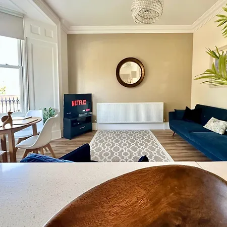 Clifford's Reach At Bluebridge Court With Free Parking Apartment York