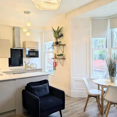 Clifford's Reach At Bluebridge Court With Free Parking *