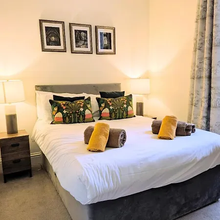 Clifford's Reach At Bluebridge Court With Free Parking *